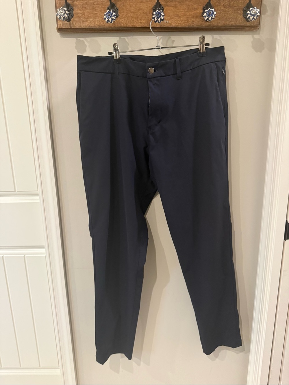 Lululemon dry fit men’s dress golf chinos flat 38